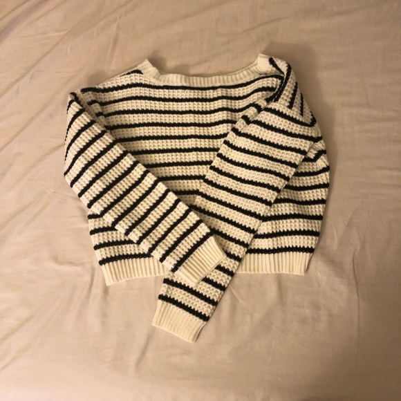 Sweaters - Crop top sweater